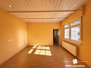 BERK Immobilien – Charmante Doppelhaushälfte mit vielseitigen Nutzungsmöglichkeiten in Offenbach-Bürgel - Bild (104296)