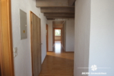 Flur - BERK Immobilien – Renovierte 3- Zi.- Wohnung im DG eines ruhigen 3-Parteienhauses