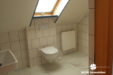 Badezimmer - BERK Immobilien – Renovierte 3- Zi.- Wohnung im DG eines ruhigen 3-Parteienhauses