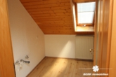 Küche - BERK Immobilien – Renovierte 3- Zi.- Wohnung im DG eines ruhigen 3-Parteienhauses