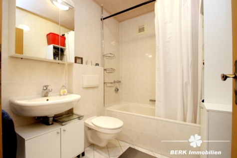 BERK Immobilien – Attraktive 2-Zimmer-ETW in begehrter Lage inkl. EBK und PKW-Stellplatz - Badezimmer (128903)