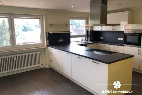 BERK Immobilien – Mehrfamilienhaus mit vielen Möglichkeiten – Selbstnutzer oder Kapitalanlage in Hardheim – Bretzingen - BERK Immobilien - Küche (117503)