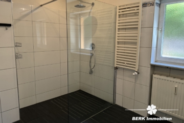 BERK Immobilien – Mehrfamilienhaus mit vielen Möglichkeiten – Selbstnutzer oder Kapitalanlage in Hardheim – Bretzingen - BERK Immobilien - Badezimmer (107358)