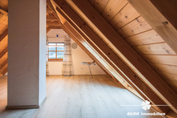 RESERVIERT – BERK Immobilien – Gemütliche Doppelhaushälfte in ruhiger Lage von Kleinwallstadt - ausgebauter Spitzboden (106324)