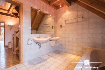 RESERVIERT – BERK Immobilien – Gemütliche Doppelhaushälfte in ruhiger Lage von Kleinwallstadt - Badezimmer (106323)