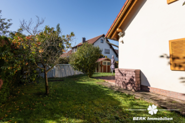 RESERVIERT – BERK Immobilien – Gemütliche Doppelhaushälfte in ruhiger Lage von Kleinwallstadt - Seitenansicht (106329)