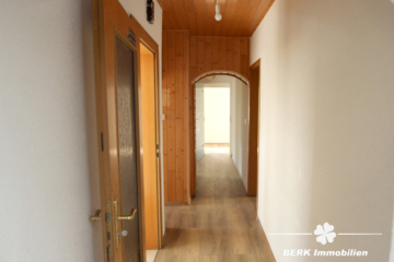BERK Immobilien – Erstbezug nach Renovierung – Eine Wohnung für Paare die das Besondere lieben - Flur (106106)