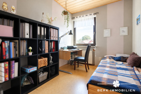 BERK Immobilien – Gepflegtes Zweifamilienhaus mit Garten, Terrassen & vielseitigen Nutzungsmöglichkeiten - OG Kinder-Arbeitszimmer 1 (129376)