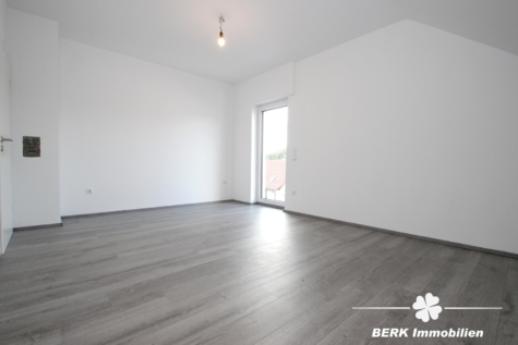 BERK Immobilien – TOP – saniertes 3-FH für Kapitalanleger; anfängliche Netto-Rendite 4,39% - Schlafzimmer Wohnung DG (124896)