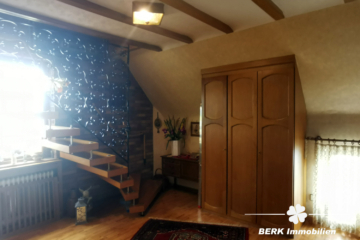 VERKAUFT – BERK Immobilien – Siedlungshaus mit Anbau und großem Garten in Hainburg zu verkaufen - BERK Immobilien - Flur OG (104783)