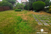 BERK Immobilien - Garten Rasen hinten - VERKAUFT – BERK Immobilien – Siedlungshaus mit Anbau und großem Garten in Hainburg zu verkaufen