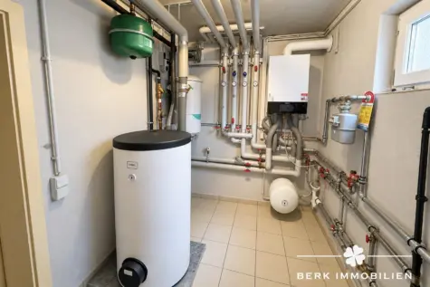 BERK Immobilien – Großzügiges Einfamilienhaus mit Einliegerwohnung in attraktiver Waldrandlage - Heizraum (131621)