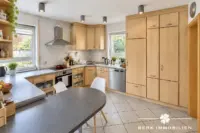 Küche mit Speisekammer