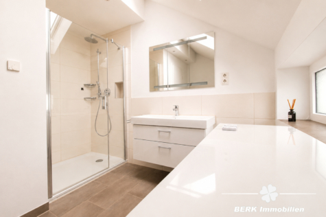 BERK Immobilien – Für Paare die das Besondere suchen - Gäste Badezimmer (124260)