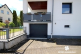 Garage - BERK Immobilien – Top gepflegtes ZFH mit gemütlichem Garten in schöner Lage von Laufach