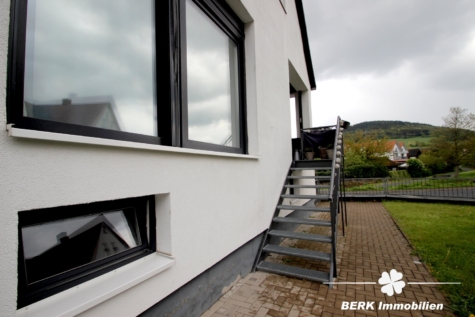 BERK Immobilien – Top gepflegtes ZFH mit gemütlichem Garten in schöner Lage von Laufach - EG- Gartenabgang (115580)