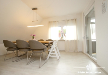 BERK Immobilien – Top gepflegtes ZFH mit gemütlichem Garten in schöner Lage von Laufach - DG- Esszimmer (105849)