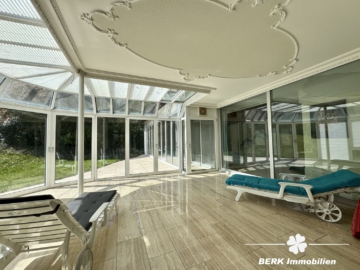 BERK Immobilien – Ein Ort zum Ankommen – Großzügiges Refugium mit Weitblick und Privatsphäre - Wintergarten (104655)