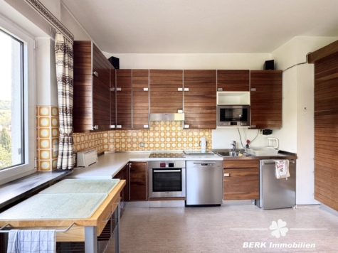 BERK Immobilien – Ein Ort zum Ankommen – Großzügiges Refugium mit Weitblick und Privatsphäre - Küche (118538)