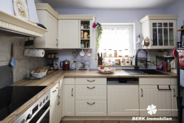 BERK Immobilien – gemütliche 3-Zimmer-Erdgeschosswohnung mit großer Terrasse, Balkon & Gartenzugang - Küche (111430)