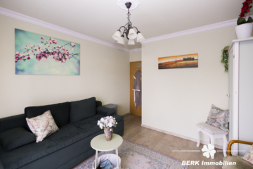 BERK Immobilien – gemütliche 3-Zimmer-Erdgeschosswohnung mit großer Terrasse, Balkon & Gartenzugang - Kinder-/Gäste-/Arbeitszimmer (111436)