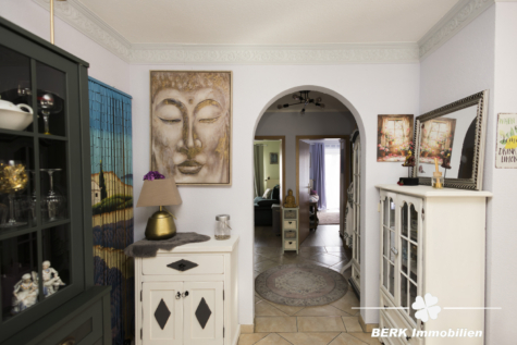 BERK Immobilien – gemütliche 3-Zimmer-Erdgeschosswohnung mit großer Terrasse, Balkon & Gartenzugang - Flur (116664)