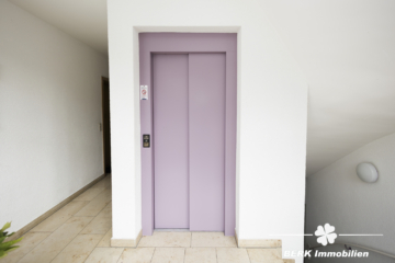 BERK Immobilien – gemütliche 3-Zimmer-Erdgeschosswohnung mit großer Terrasse, Balkon & Gartenzugang - Aufzug / Flur (111446)