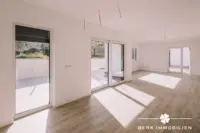 Wohn-Essbereich mit Zugang zur Terrasse