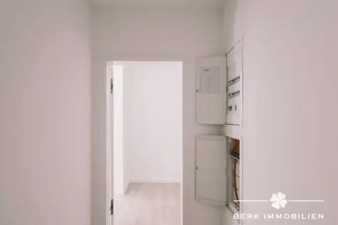 BERK Immobilien – 4-Zimmer-Neubau-Erdgeschosswohnung mit sonniger Terrasse in 1a Lage von Alzenau - Abstellkammer (130454)