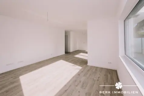 BERK Immobilien – 4-Zimmer-Neubau-Erdgeschosswohnung mit sonniger Terrasse in 1a Lage von Alzenau - Wohnbereich (130440)