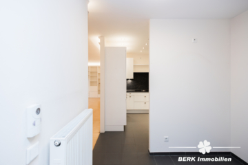 BERK Immobilien – Barrierearme 3-Zimmer-Wohnung mit TG-Stellplatz in zentraler Lage - Flur (108878)