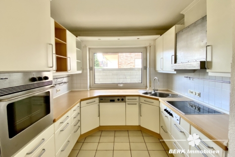 BERK Immobilien – Großzügiges Architektenhaus auf Traumgrundstück in gesuchter Wohnlage - Küche (124823)