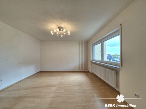 *VERKAUFT* BERK Immobilien – gepflegte und gut geschnittene 4-Zimmer-ETW in zentraler Lage von Kleinostheim - Wohnbereich (115628)