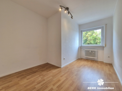 *VERKAUFT* BERK Immobilien – gepflegte und gut geschnittene 4-Zimmer-ETW in zentraler Lage von Kleinostheim - Zimmer I (115632)