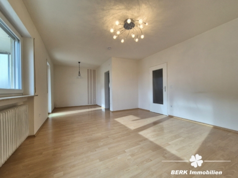 *VERKAUFT* BERK Immobilien – gepflegte und gut geschnittene 4-Zimmer-ETW in zentraler Lage von Kleinostheim - Wohn- Essbereich (115627)