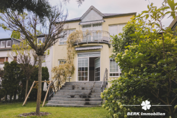 BERK Immobilien – charmante Stilaltbau-Villa mit 3,5 Einheiten in top Lage von HU, direkt an der Kinzig - Rückansicht (106387)