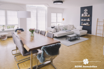 BERK Immobilien – charmante Stilaltbau-Villa mit 3,5 Einheiten in top Lage von HU, direkt an der Kinzig - Wohn-Essbereich OG (106403)