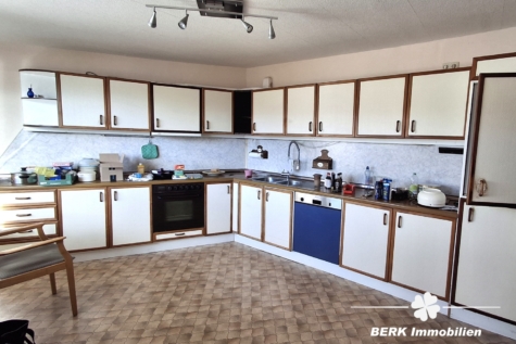 VERKAUFT – Charmantes Einfamilienhaus direkt am Weinberg in sonniger Lage von Großheubach - Küche (117622)