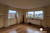 Wohnzimmer EG - BERK Immobilien – Charmantes Einfamilienhaus direkt am Weinberg in sonniger Lage von Großheubach