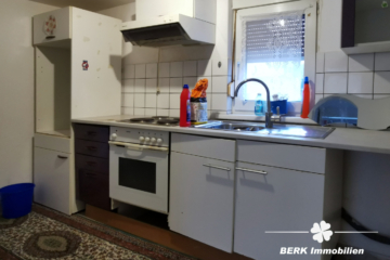 BERK Immobilien – Zwei in einem als Kapitalanlage: Zwei Wohneinheiten, ca. 6 % Rendite in Eschau - Küche rechtes Haus (109404)