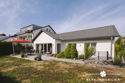 BERK Immobilien – hochwertig saniertes MFH in 1a Lage von Hösbach zur sicheren Kapitalanlage - Gartenansicht (127809)
