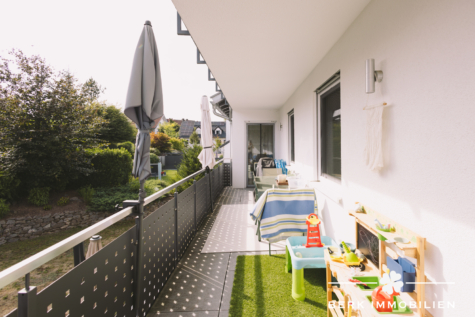 BERK Immobilien – hochwertig saniertes MFH in 1a Lage von Hösbach zur sicheren Kapitalanlage - Balkon OG (127837)