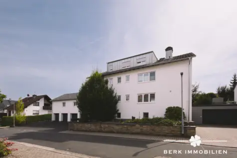 BERK Immobilien – hochwertig saniertes MFH in 1a Lage von Hösbach zur sicheren Kapitalanlage - Straßenansicht (130111)