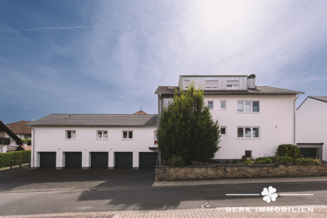 BERK Immobilien – hochwertig saniertes MFH in 1a Lage von Hösbach zur sicheren Kapitalanlage - Straßenansicht (127807)