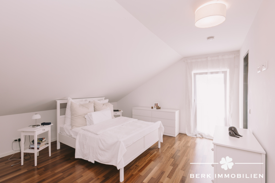 Schlafzimmer DG