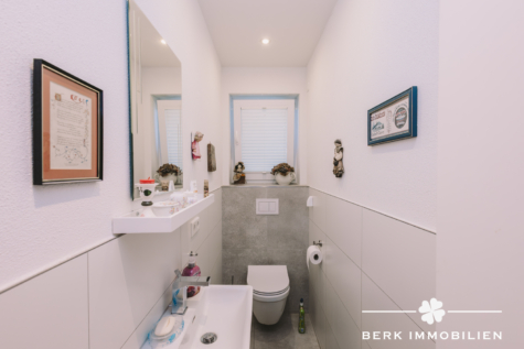 BERK Immobilien – hochwertig saniertes MFH in 1a Lage von Hösbach zur sicheren Kapitalanlage - Gäste WC EG rechts (127852)