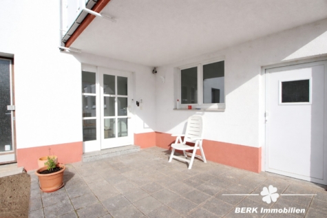 BERK Immobilien – Großzügiges Anwesen mit Zweifamilienhaus & zusätzlicher Bebauungsmöglichkeit - Eingangsbereich Einheit 1 (117851)