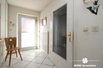 BERK Immobilien – Großzügiges Anwesen mit Zweifamilienhaus & zusätzlicher Bebauungsmöglichkeit - Eingangsbereich OG (117853)