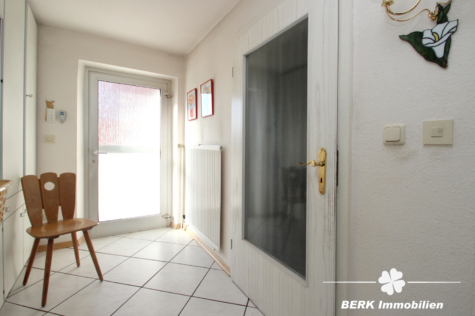 BERK Immobilien – Großzügiges Anwesen mit Zweifamilienhaus & zusätzlicher Bebauungsmöglichkeit - Eingangsbereich OG (117853)