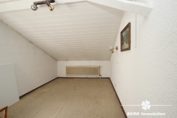 BERK Immobilien – Großzügiges Anwesen mit Zweifamilienhaus & zusätzlicher Bebauungsmöglichkeit - Kinderzimmer DG (117863)